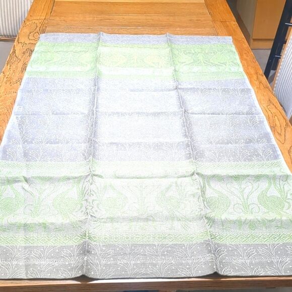 Italian Made Linen Green Tan Damask Table Runner Birds Floral NWT - Picture 2 of 10
